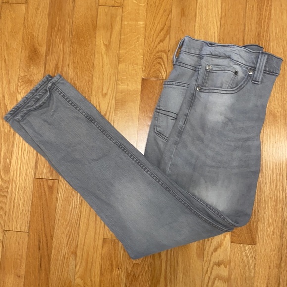 Levi’s Signature 29x30 Grey Jean - Picture 2 of 6